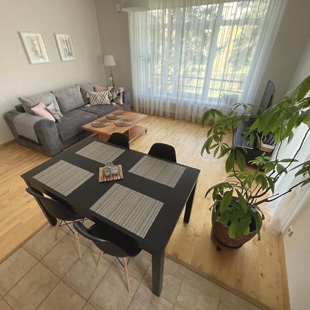 Cozy Home Apartment Kaivas, Free Parking, Self Check-In Riga Bagian luar foto