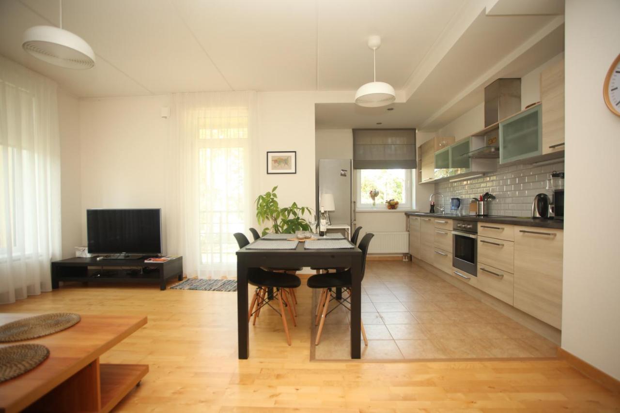 Cozy Home Apartment Kaivas, Free Parking, Self Check-In Riga Bagian luar foto