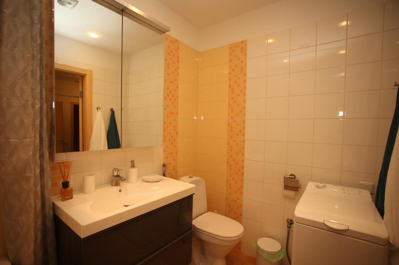 Cozy Home Apartment Kaivas, Free Parking, Self Check-In Riga Bagian luar foto