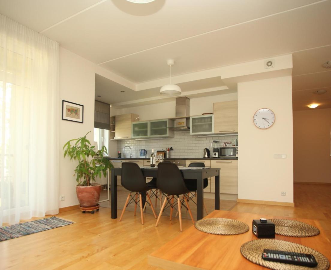 Cozy Home Apartment Kaivas, Free Parking, Self Check-In Riga Bagian luar foto