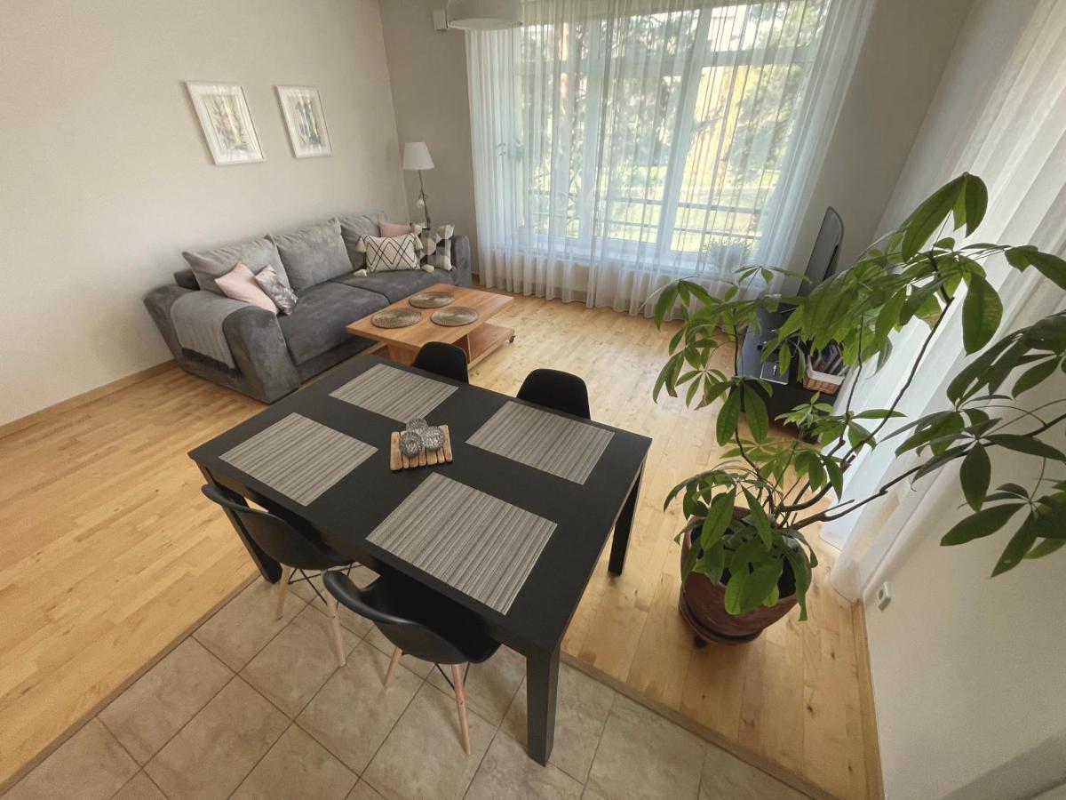 Cozy Home Apartment Kaivas, Free Parking, Self Check-In Riga Bagian luar foto